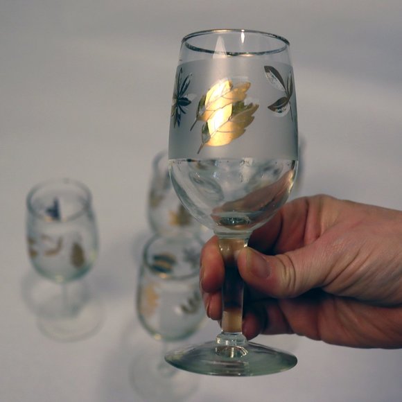 MCM 1970s Stemmed Cocktail Glasses  with Gold Leaves - Picture 2 of 4